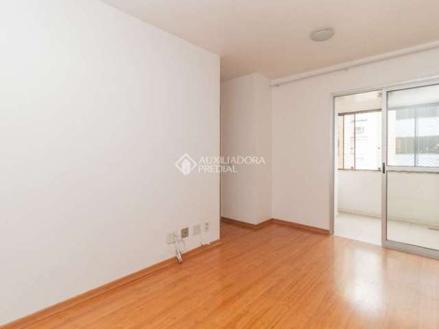 Apartamento com 2 quartos para alugar na Avenida A. J. Renner, 2050, Humaitá, Porto Alegre, 55 m2 por R$ 1.300