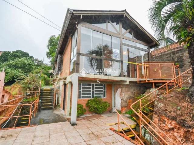 Casa em condomínio fechado com 2 quartos para alugar na Rua Capitão Padilha, 529, Cascata, Porto Alegre, 132 m2 por R$ 2.700