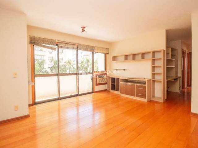 Apartamento com 3 quartos para alugar na Avenida Grécia, 1100, Passo da Areia, Porto Alegre, 90 m2 por R$ 2.800