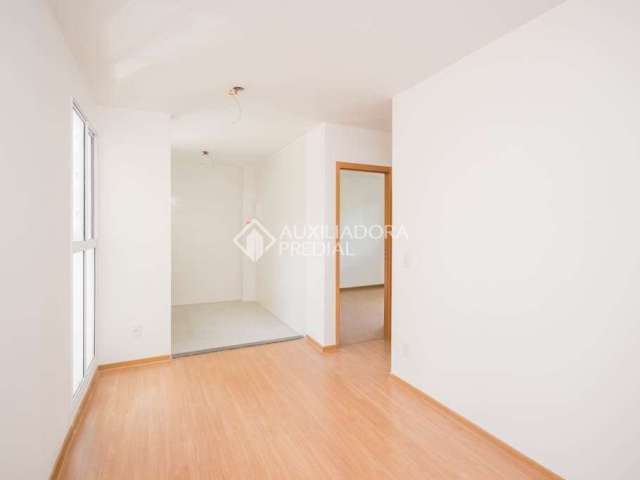 Apartamento com 2 quartos para alugar na Avenida Família Gonçalves Carneiro, 201, Cavalhada, Porto Alegre, 41 m2 por R$ 1.800