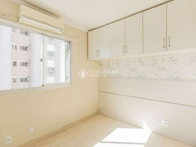 Apartamento com 3 quartos para alugar na Rua Engenheiro Frederico Dahne, 570, Sarandi, Porto Alegre, 64 m2 por R$ 1.900