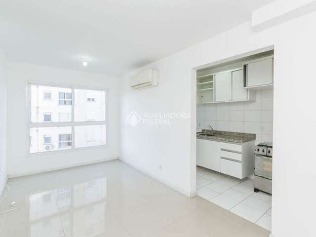 Apartamento com 2 quartos para alugar na Avenida da Cavalhada, 3559, Cavalhada, Porto Alegre, 65 m2 por R$ 1.800