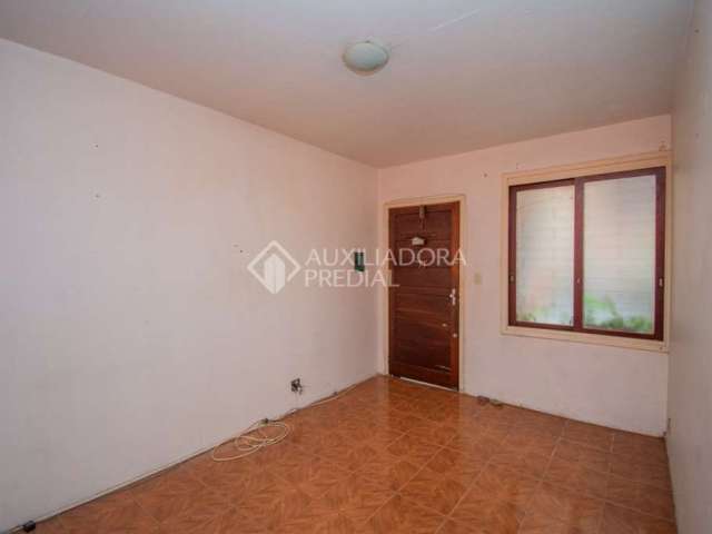 Apartamento com 2 quartos para alugar na Rua Oscar Ferreira, 95, Rubem Berta, Porto Alegre, 55 m2 por R$ 600