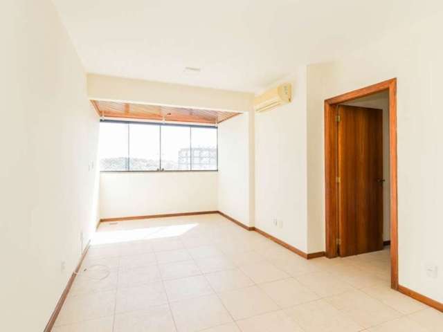 Apartamento com 3 quartos para alugar na Rua General Iba Mesquita Ilha Moreira, 40, Boa Vista, Porto Alegre, 77 m2 por R$ 1.500
