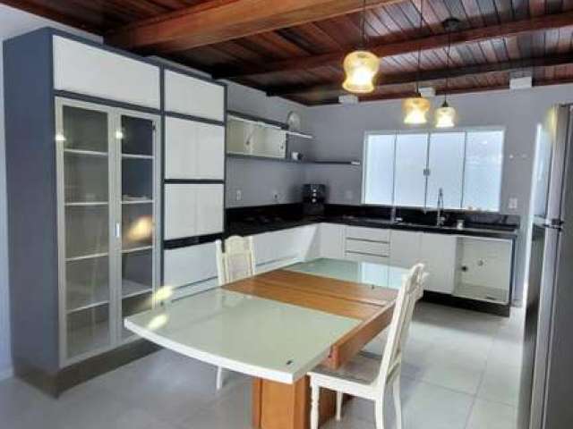Casa com 03 Dormitórios sendo 01 Suíte para alugar, 239 m² por R$ 7.000,00 - Fazenda - Itajaí/SC