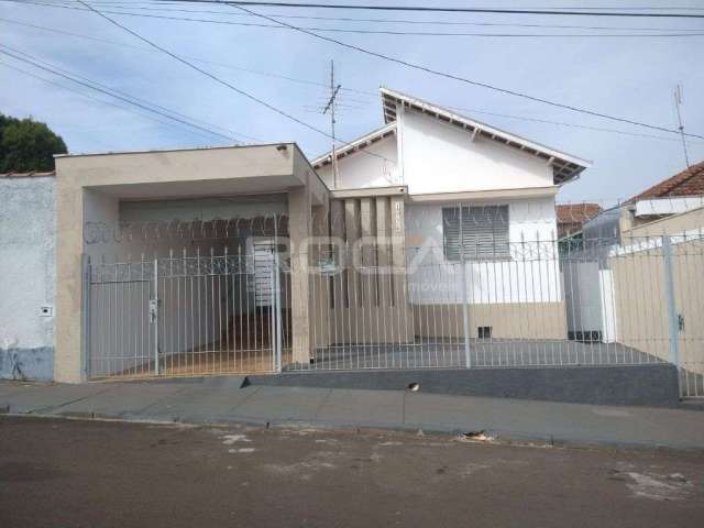 Casa à venda no Centro de São Carlos com 2 dormitórios e garagem coberta
