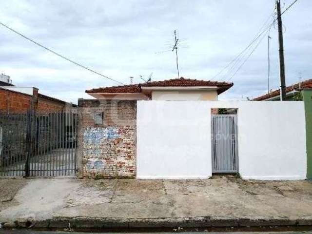 Casa à venda em São Carlos - Jardim Beatriz: 03 dormitórios, garagem e edícula!