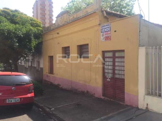 Casa padrão à venda no Centro, São Carlos: 2 dormitórios, banheiro e lavanderia