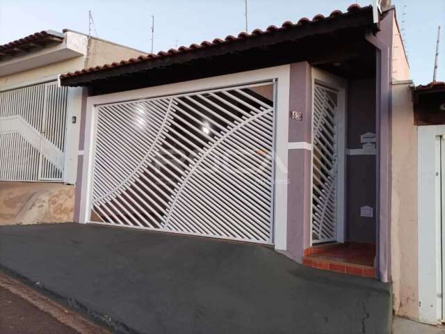 Casa à venda no Jardim Medeiros, São Carlos - 3 dormitórios, 1 suíte, garagem coberta