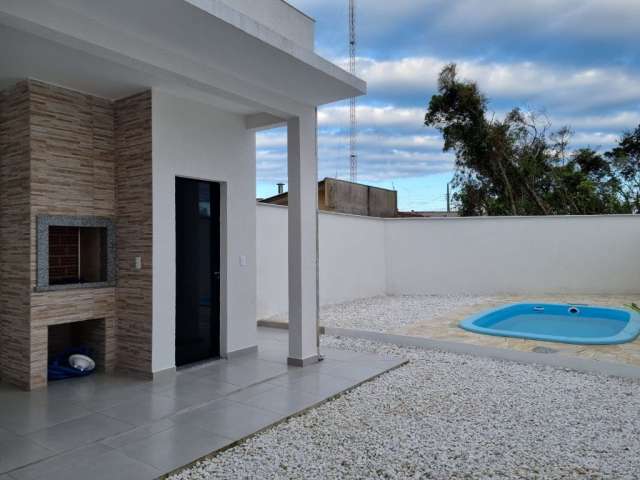 Casa com piscina perto do mar Itapoá SC