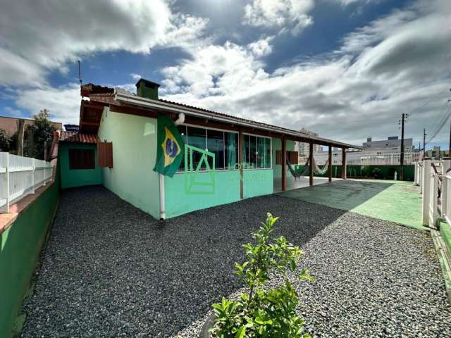 Casa mobiliada com 05 dormitórios, 450 metros do mar, GRAVATÁ, NAVEGANTES - SC