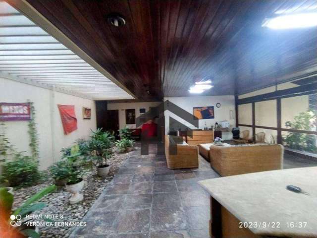 Casa ampla e versatil com 6 quartos. À venda por R$ 4.000.000 - Apipucos - Recife/PE