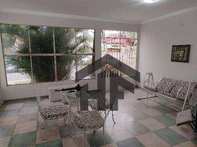 Casa com 4 quartos, um anexo traseiro com quarto, banheiro e área de serviço, localizada em Casa Amarela, Recife - PE. À Venda