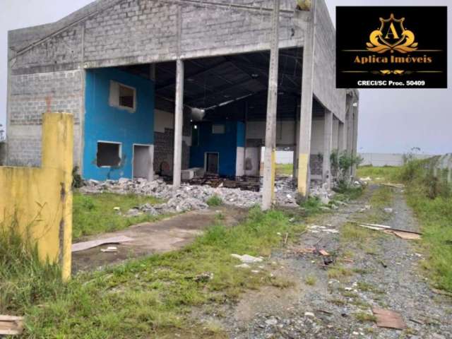 Terreno aterrado com galpão em Navegantes - 2,7km da Portonave