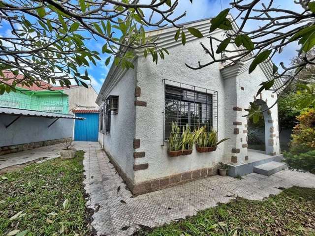 Casa à venda no bairro Passo da Areia - Porto Alegre/RS