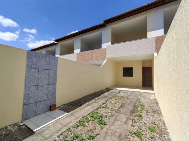 Casa com 3 quartos à venda, 133 m² por R$ 190.000 - Jaçanaú - Maracanaú/CE
