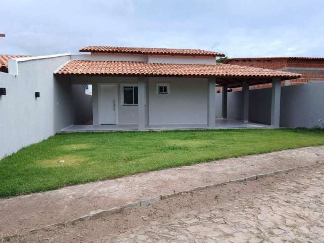 Casa Plana, em Condominio Fechado, com fino acabamento, Super Ventilada, Próximo do Centro do Eusébio