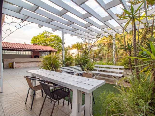 Casa de 233m² com 5 quartos à venda Vila Nova Caledônia