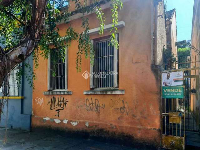 Casa com 3 quartos à venda na Rua Comendador Azevedo, 536, Floresta, Porto Alegre, 134 m2 por R$ 500.000