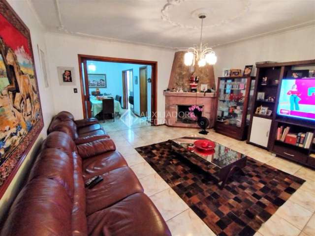 Casa com 4 quartos à venda na Avenida Engenheiro Ary de Abreu Lima, 81, Jardim Europa, Porto Alegre, 380 m2 por R$ 1.599.000