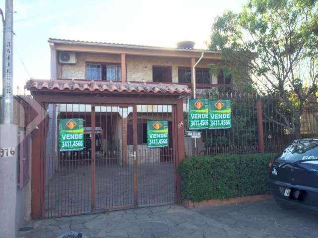 Casa em condomínio fechado com 5 quartos à venda na Rua Vasco da Gama, 976, Sumaré, Alvorada, 297 m2 por R$ 456.000