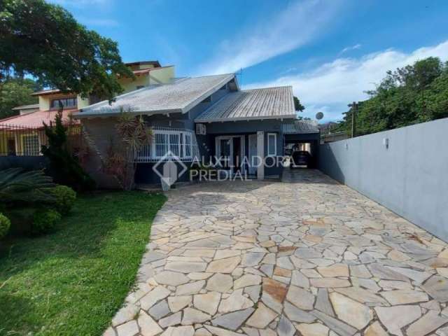 Casa com 3 quartos à venda na Avenida Brasil, 139, Alegria, Guaíba, 230 m2 por R$ 901.000