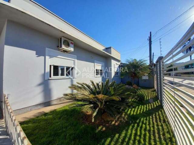 Casa com 3 quartos à venda na Pedro Timóteo Da Rosa, 114, Jardim Iolanda, Guaíba, 105 m2 por R$ 655.000