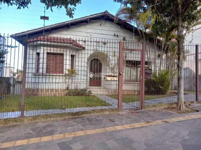 Casa com 4 quartos à venda na Rua Guilherme Schell, 192, Santo Antônio, Porto Alegre, 330 m2 por R$ 600.000