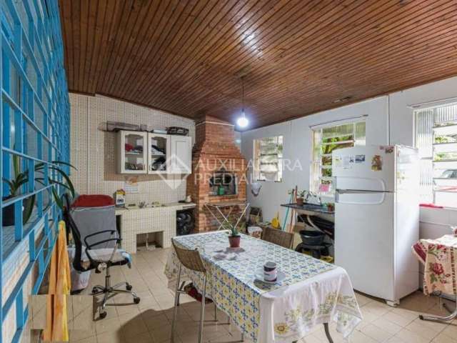 Casa com 2 quartos à venda na Rua Engenheiro Fernando de Abreu Pereira, 194, Sarandi, Porto Alegre, 108 m2 por R$ 450.000