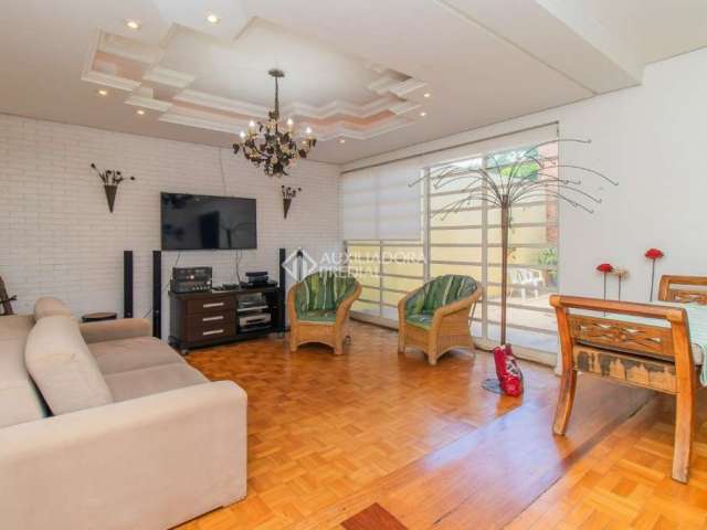 Casa com 3 quartos à venda na Rua Carlos Huber, 91, Três Figueiras, Porto Alegre, 233 m2 por R$ 2.290.000