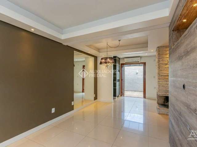 Casa em condomínio fechado com 3 quartos para alugar na Rua República, 2708, Harmonia, Canoas, 120 m2 por R$ 3.100