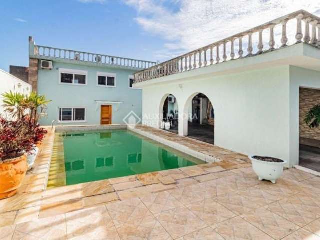 Casa com 4 quartos à venda na Rua Miracema, 134, Chácara das Pedras, Porto Alegre, 280 m2 por R$ 880.000