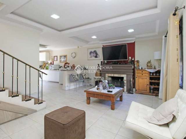 Casa com 3 quartos à venda na Rua Monteiro Lobato, 303, Partenon, Porto Alegre, 308 m2 por R$ 1.150.000