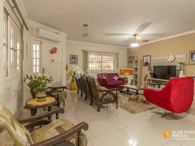 Casa com 3 quartos à venda na Avenida Guaíba, 13420, Ipanema, Porto Alegre, 193 m2 por R$ 398.900
