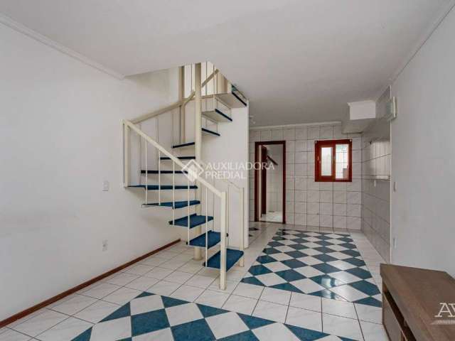 Casa em condomínio fechado com 3 quartos para alugar na Avenida Otto Niemeyer, 2417, Camaquã, Porto Alegre, 94 m2 por R$ 2.500
