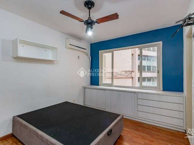 Apartamento com 1 quarto para alugar na Avenida Borges de Medeiros, 1157, Centro Histórico, Porto Alegre, 23 m2 por R$ 1.300