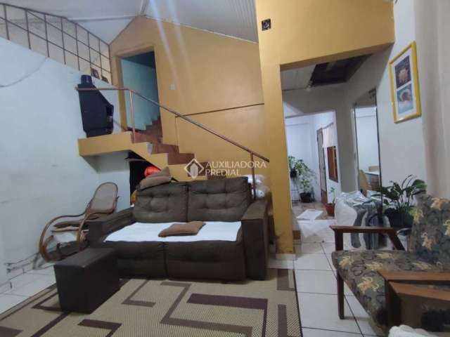Casa com 4 quartos à venda na Piquiá, 211, Guarani, Novo Hamburgo, 225 m2 por R$ 320.000