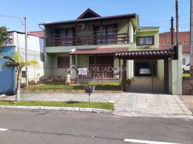Casa em condomínio fechado com 4 quartos à venda na Avenida João Neves da Fontoura, 105, Parque Amador, Esteio, 317 m2 por R$ 780.000