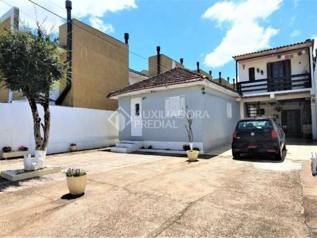 Casa com 2 quartos à venda na Beco do Carvalho, 463, Jardim Carvalho, Porto Alegre, 160 m2 por R$ 400.000