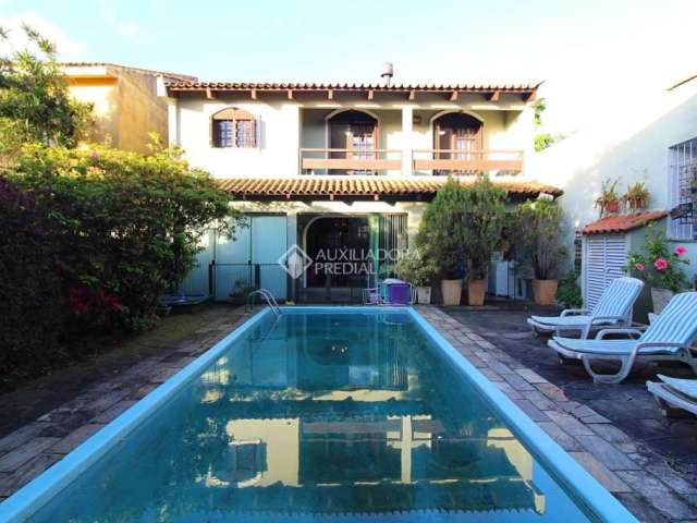 Casa com 4 quartos à venda na Rua Menezes Paredes, 238, Nonoai, Porto Alegre, 211 m2 por R$ 950.000