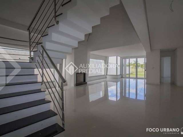 Casa em condomínio fechado com 4 quartos para alugar na Avenida Juca Batista, 9000, Belém Novo, Porto Alegre, 290 m2 por R$ 15.000