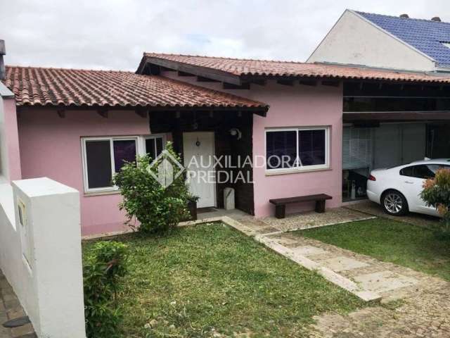 Casa em condomínio fechado com 4 quartos à venda na Rua Alcebíades Antônio dos Santos, 356, Nonoai, Porto Alegre, 360 m2 por R$ 1.630.000