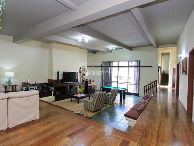 Casa com 4 quartos à venda na Rua Jacipuia, 201, Guarujá, Porto Alegre, 464 m2 por R$ 1.400.000