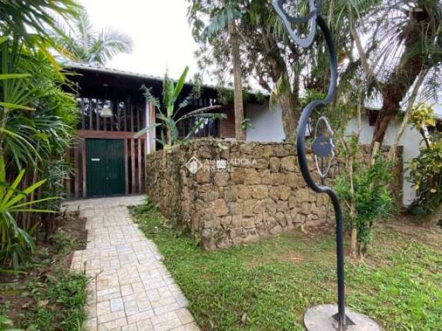 Casa com 3 quartos à venda na Rua Professor Walter de Bona Castelan, 542, Córrego Grande, Florianópolis, 299 m2 por R$ 2.700.000