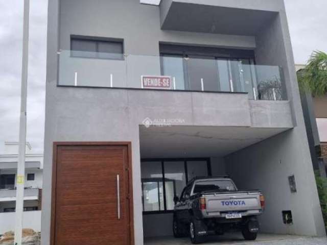 Casa em condomínio fechado com 3 quartos à venda na Avenida Wilson Castelo Branco, 330, Beira Rio, Biguaçu, 193 m2 por R$ 890.000