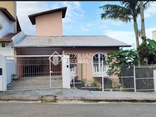 Casa com 4 quartos à venda na Rua Antônio José Duarte, 139, Coqueiros, Florianópolis, 220 m2 por R$ 1.300.000