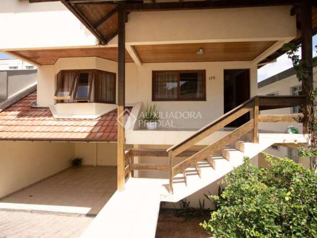 Casa com 4 quartos à venda na Rua Luiz Pasteur, 173, Trindade, Florianópolis, 318 m2 por R$ 1.900.000