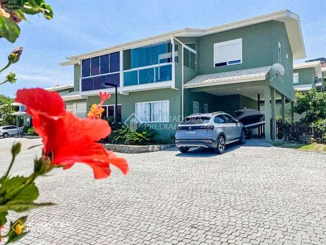 Casa em condomínio fechado com 3 quartos à venda na Rodovia Jornalista Manoel de Menezes, 2201, Barra da Lagoa, Florianópolis, 137 m2 por R$ 1.789.000