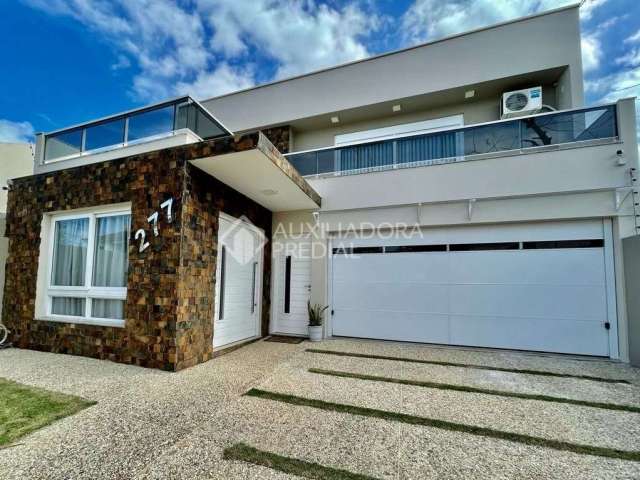 Casa com 3 quartos à venda na Oscar R. Ferreira, 277, São José, Santa Maria, 270 m2 por R$ 1.498.000