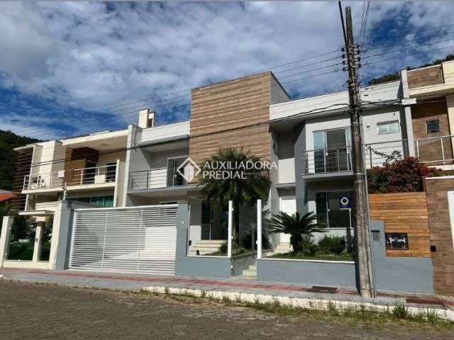 Casa com 4 quartos à venda na Rua Alexandre Alexius Reiser, 160, Ressacada, Itajaí, 280 m2 por R$ 2.650.000